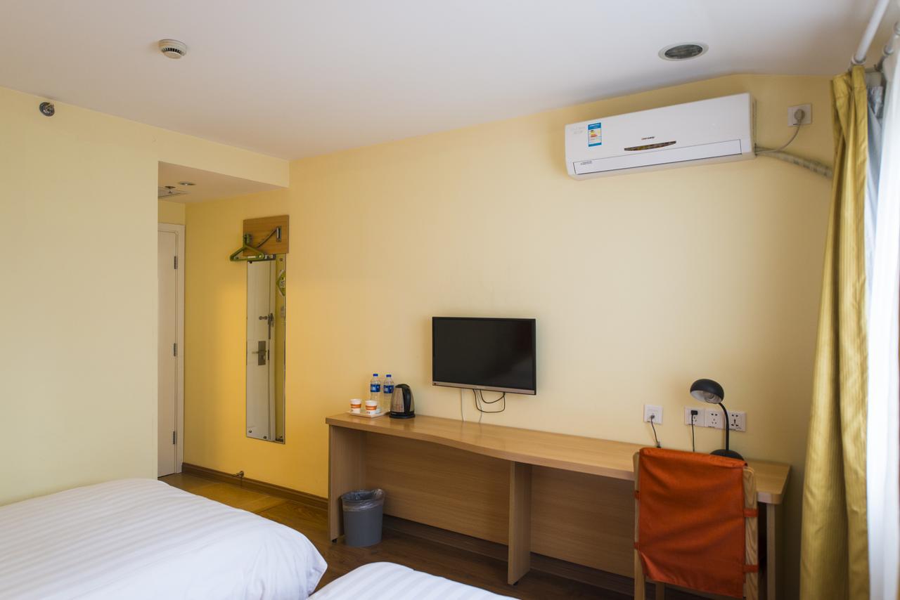 Home Inn Shanghai Railway Station North Square Exterior photo